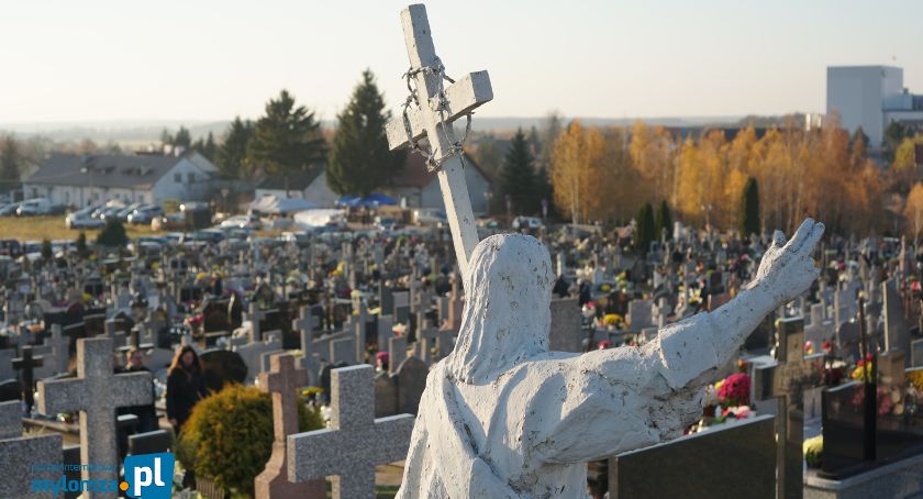 Cmentarze w Łomży, Śniadowie i Piątnicy. Czas zadumy w dniu Wszystkich Świętych [VIDEO i FOTO]