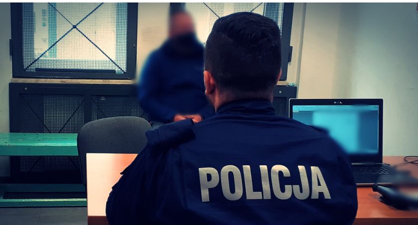 Jeden spał za kierownicą, drugi jechał ciągnikiem. Obaj mieli blisko 3 promile!