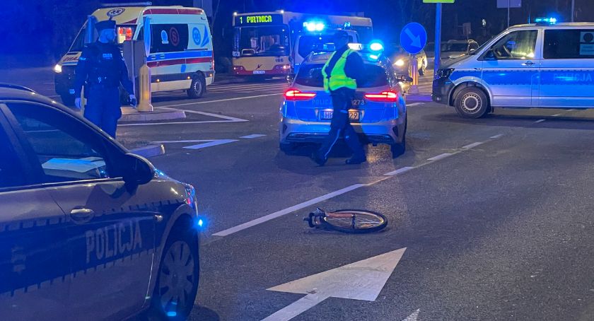 Potrącenie rowerzysty w centrum Łomży. 15-latek w szpitalu [FOTO]