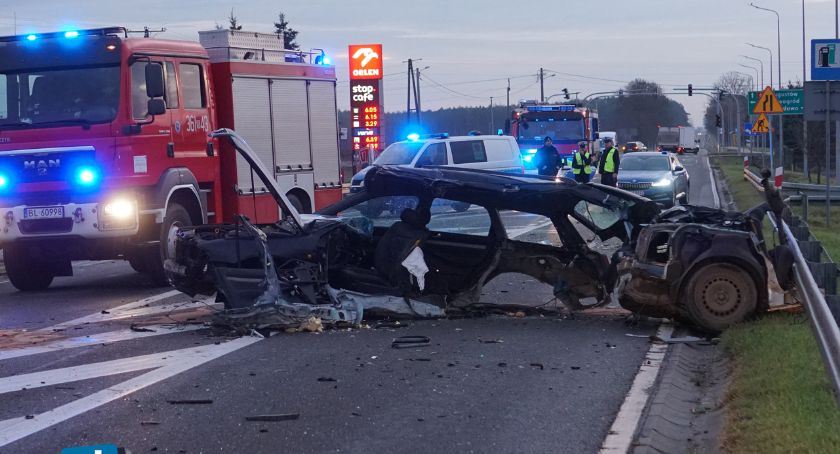 Dramatyczny wypadek w Chojnach Młodych. Zablokowana DK61 [FOTO][AKTUALIZACJA]