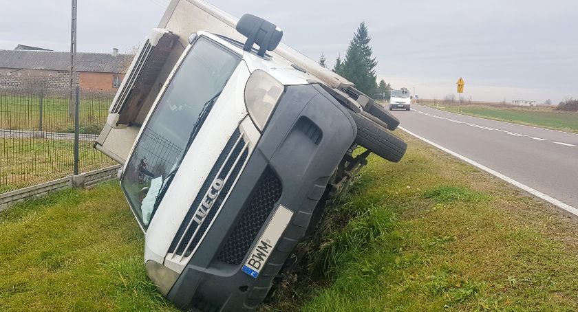 Iveco wylądowało w rowie [FOTO]