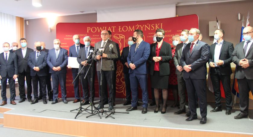 Polski Ład. Samorządy z naszego regionu dostały symboliczne czeki [FOTO]