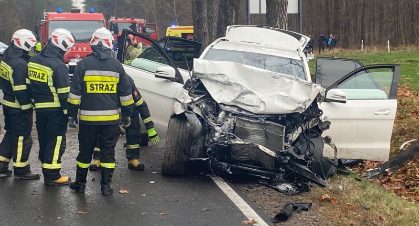 Kolejny wypadek na feralnym skrzyżowaniu. Jedna osoba w szpitalu [FOTO]