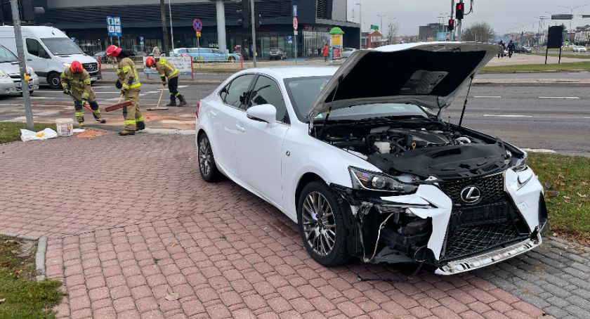 Lexus wjechał w 
