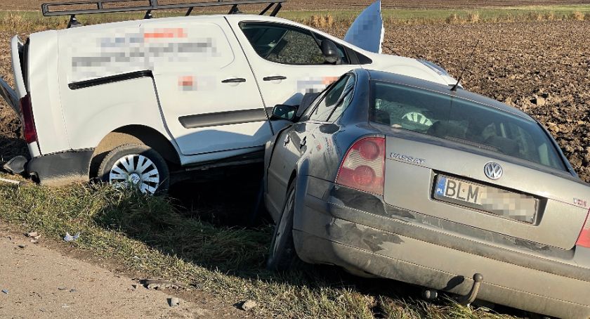 Wypadek na lokalnej drodze w gminie Śniadowo. Dwie osoby w szpitalu [FOTO]