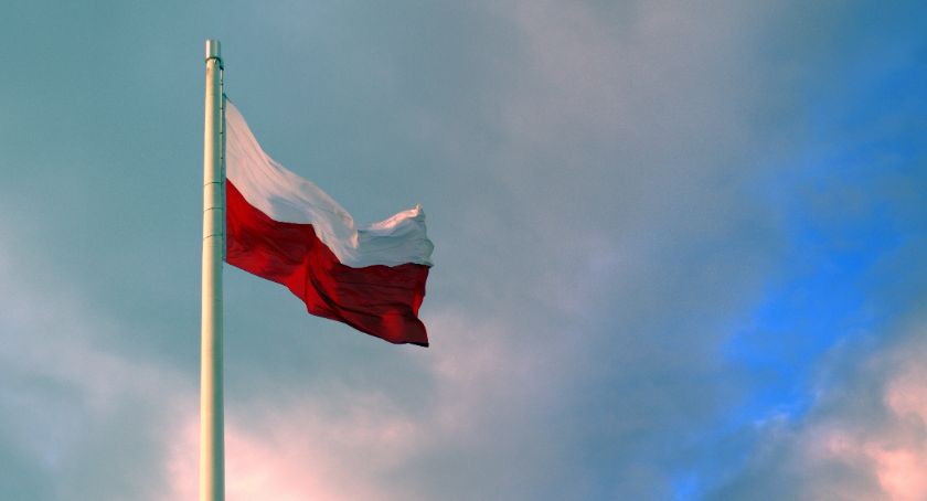 Maszty i flagi dla gmin. Mieszkańcy głosowali, nagród nie ma!