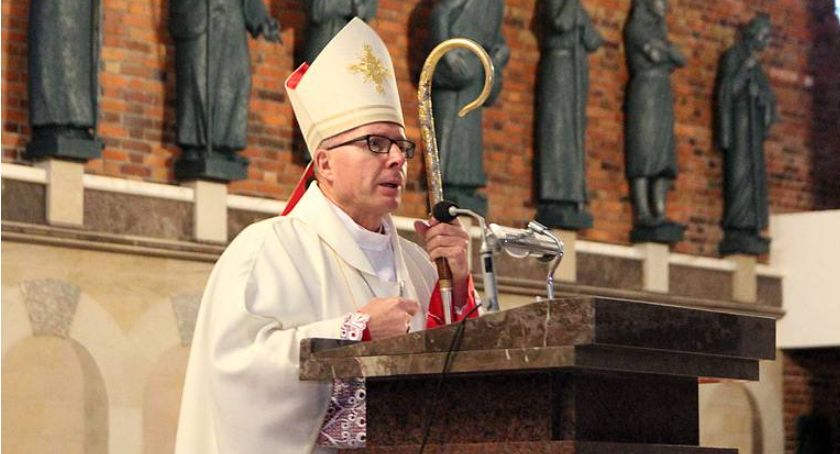 Wezwanie o pokój we wszystkich kościołach. Biskup łomżyński reaguje na sytuację na granicy
