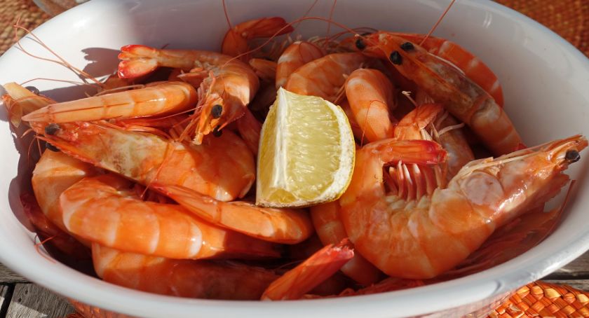 Miłośniczka owoców morza z Łomży! 43-latka odpowie m.in. za kradzież krewetek i sushi