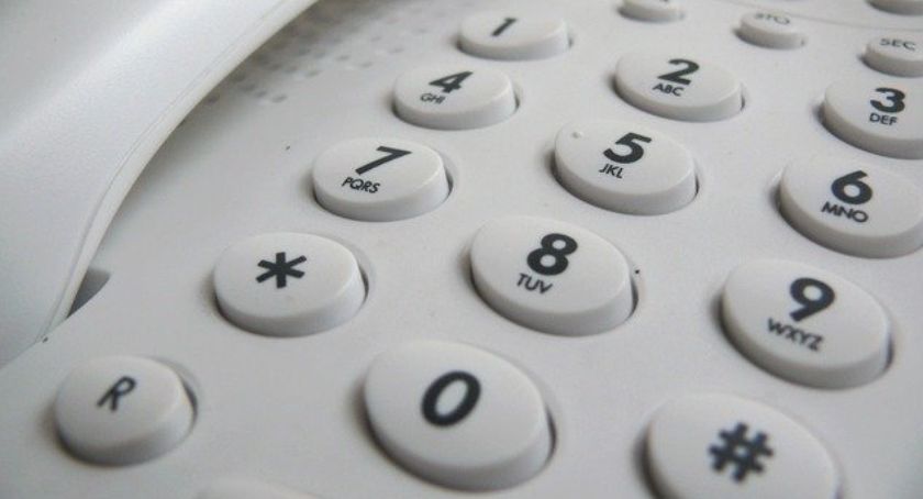 Myślał, że pomaga złapać przestępców. Mieszkaniec Łomży stracił 30 tysięcy złotych