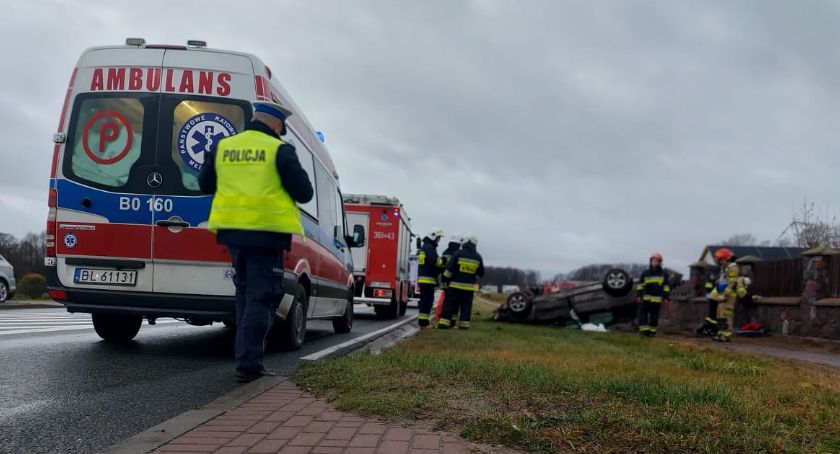 50-latek wjechał do rowu i dachował [AKTUALIZACJA]