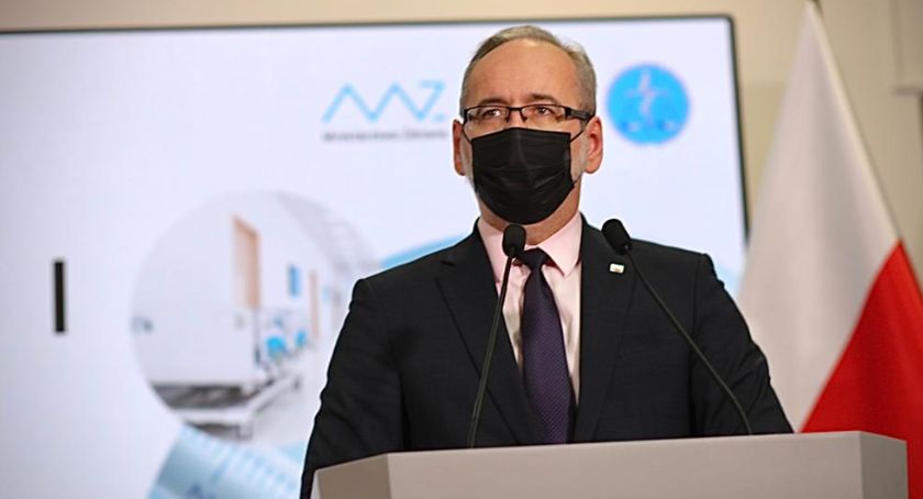 Nadchodzi apogeum IV fali zakażeń. Co z obostrzeniami?