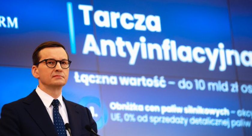 Tarcza antyinflacyjna. Niższe ceny paliw i podatki oraz dodatek osłonowy