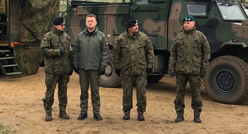 „Polska jest bezpieczna”. Minister Błaszczak odwiedził Nowogród [FOTO]