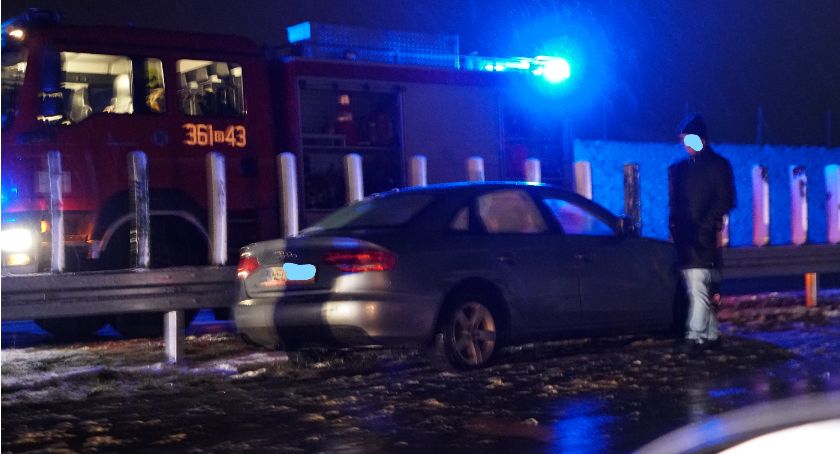 Via Baltica: Audi na barierkach. Drogi przejezdne, ale ślisko!