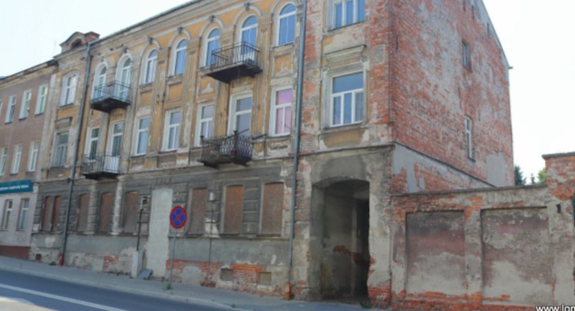 Wkrótce rozpocznie się remont zabytkowej kamienicy przy ul. Polowej w Łomży. Powstaną tam lokale socjalne