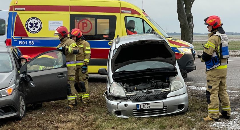 Kraksa pod Łomżą. Jedna osoba w szpitalu [FOTO]