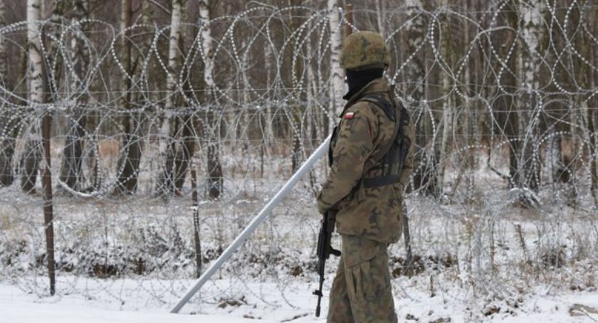 Granica polsko-białoruska. Agresywni migranci i ostrzeżenia przez megafon