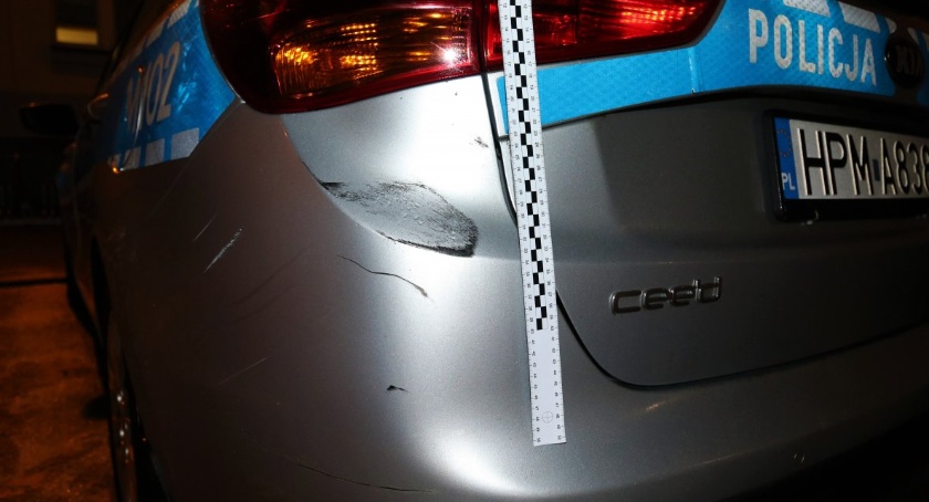 17-letni motorowerzysta uszkodził radiowóz i próbował uciec