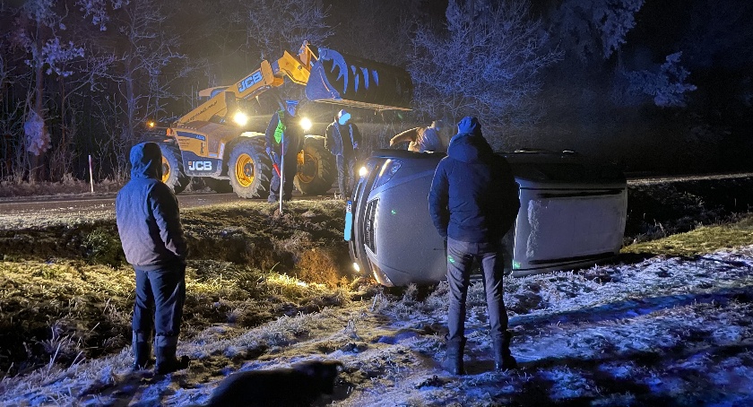 Wieczorna gołoledź zaczyna zbierać żniwo… [FOTO]