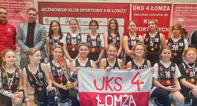 Bezkonkurencyjne koszykarki z UKS 4 Łomża