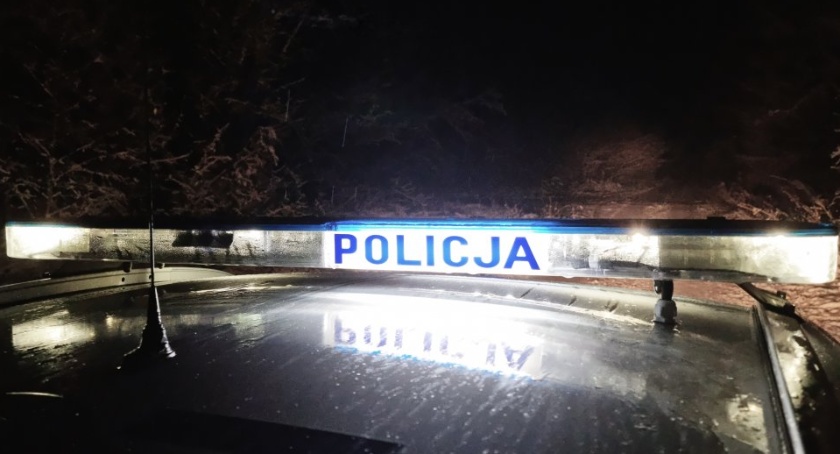 Śnieg zdemaskował pijaną 43-latkę i jej pasażera