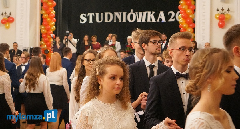 Studniówka 2022 bez osób towarzyszących? Znamy wytyczne rządu