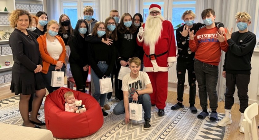 Prezydent Łomży został św. Mikołajem. Jak wypadł w tej roli? Zobaczcie! [FOTO, VIDEO]