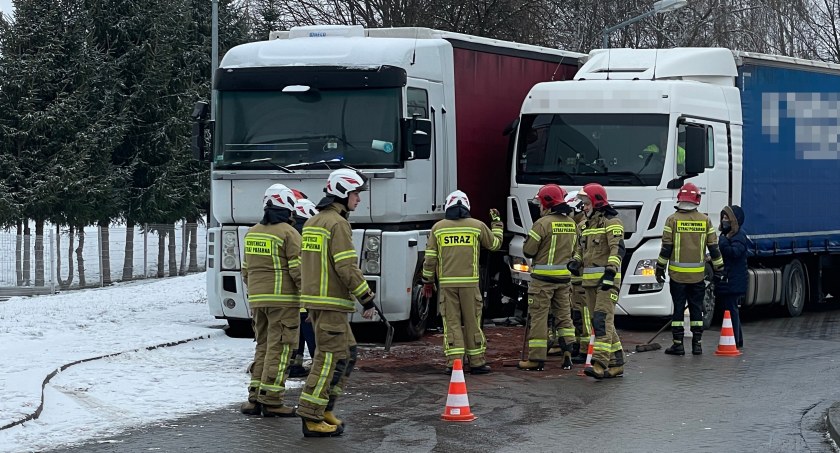 Wyciek oleju napędowego w Piątnicy [FOTO]