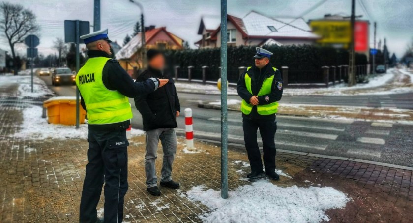 Piesi i kierowcy w Łomży. Jakie wykroczenia popełniają najczęściej?