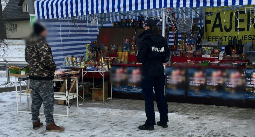 Petardy i fajerwerki. O czym trzeba pamiętać?