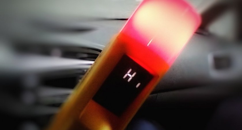 Pijany przedostatni dzień roku. Jeden z kierowców wyjechał prosto pod radiowóz
