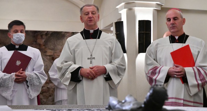 Papież zdecydował. Abp Józef Guzdek nie jest już biskupem polowym Wojska Polskiego