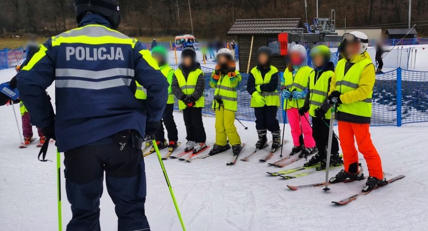 „Kręci mnie bezpieczeństwo na stoku”. Policjanci zorganizowali zawody w Rybnie [FOTO]