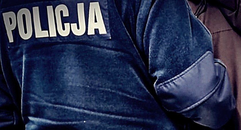 Potraktował ogrodzenie cudzej posesji jako WC. Odpowie za pobicie