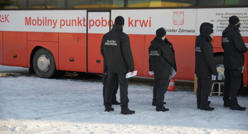 Mundurowi podzielili się najcenniejszym darem [FOTO]