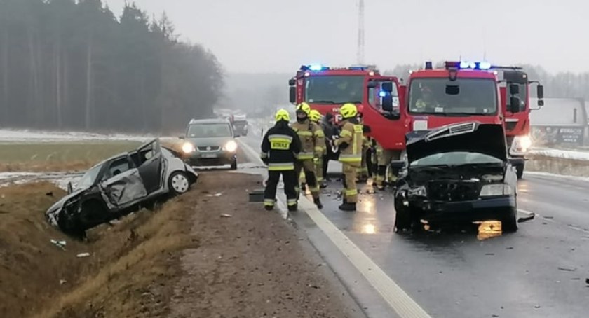 Wypadek na drodze Łomża – Zambrów. Jedna osoba w szpitalu [FOTO] [AKTUALIZACJA]