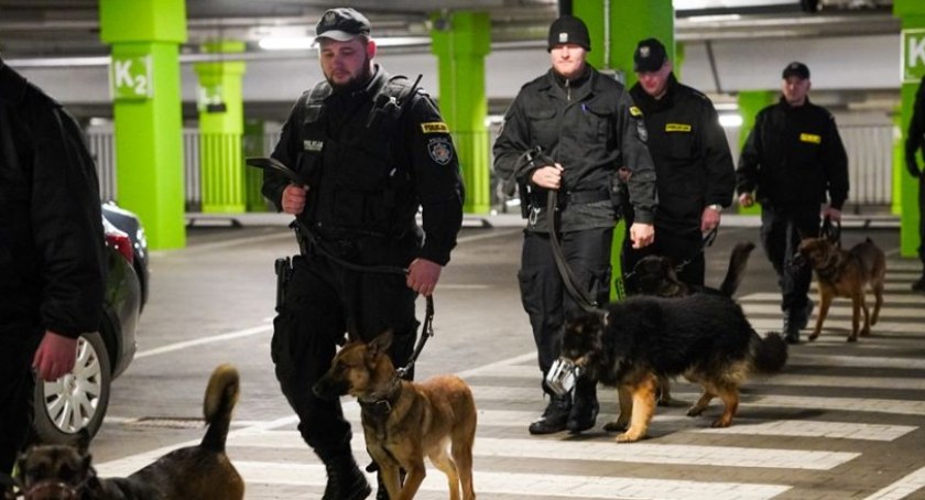 11 funkcjonariuszy z KMP Łomża. 9 lat służby i spokojna emerytura