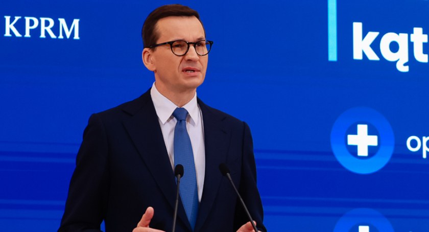 Krótsza kwarantanna, darmowe testy w aptekach i kolejne łóżka. Premier ogłosił zmiany w walce z koronawirusem
