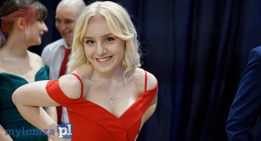 Niech żyje bal! Studniówka abiturientów z Wety [VIDEO i FOTO]