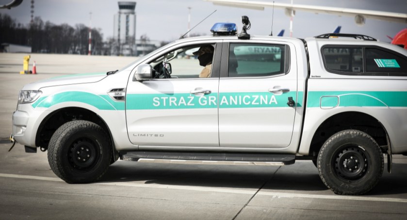 Szukali jej policjanci z Łomży. Kobieta wpadła na lotnisku