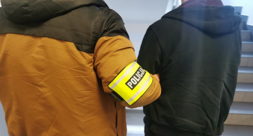 Policjanci z Łomży zatrzymali poszukiwanych