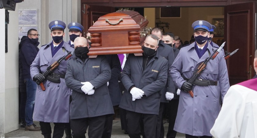 Łomża. Ostatnie pożegnanie policjanta Mieczysława Grajewskiego [FOTO]