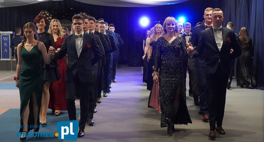 Uroczysta studniówka Zespołu Szkół Akademickich [VIDEO i FOTO]