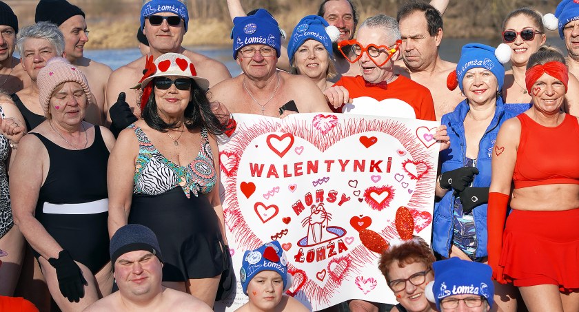 W Łomży morsowali z miłości. Gorące serca rozgrzały zimną wodę w Narwi! [FOTO]