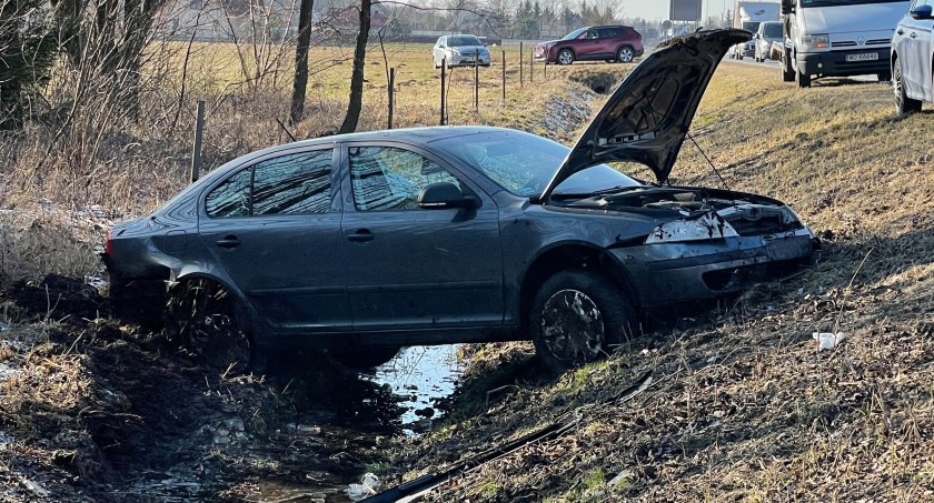 Skoda w rowie [FOTO]