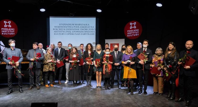 Marszałek rozdał stypendia artystyczne. Kto z Łomży i dlaczego został wyróżniony?