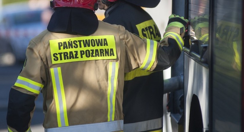 Silny wiatr w Polsce. Strażacy interweniują