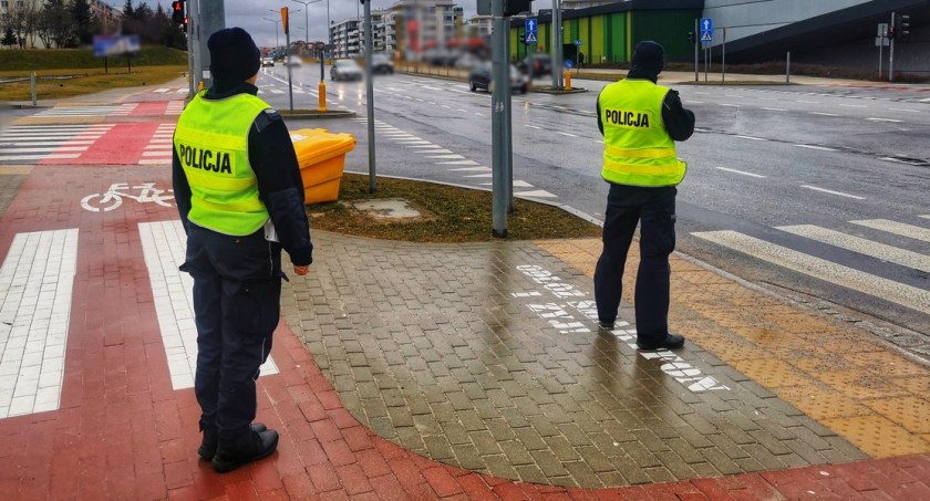 Kierowcy vs. piesi. Policjanci z Łomży ujawnili aż 122 wykroczenia