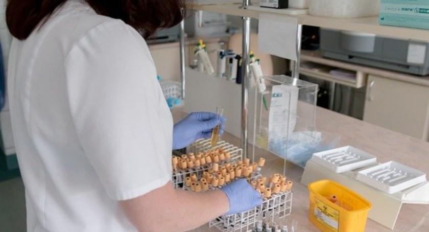 Kolejki do szpitalnego laboratorium. Placówka nie ma sobie nic do zarzucenia