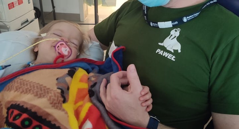 Po operacji Julka oddycha już samodzielnie